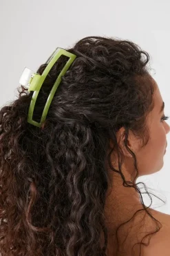 Cutout Claw Hair Clip