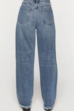 Distressed 90S-Fit Jeans