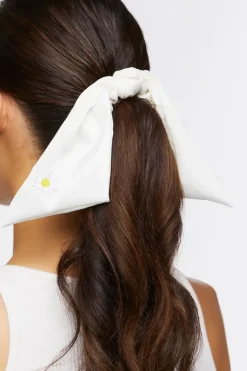 Embroidered Daisy Bow Scrunchie