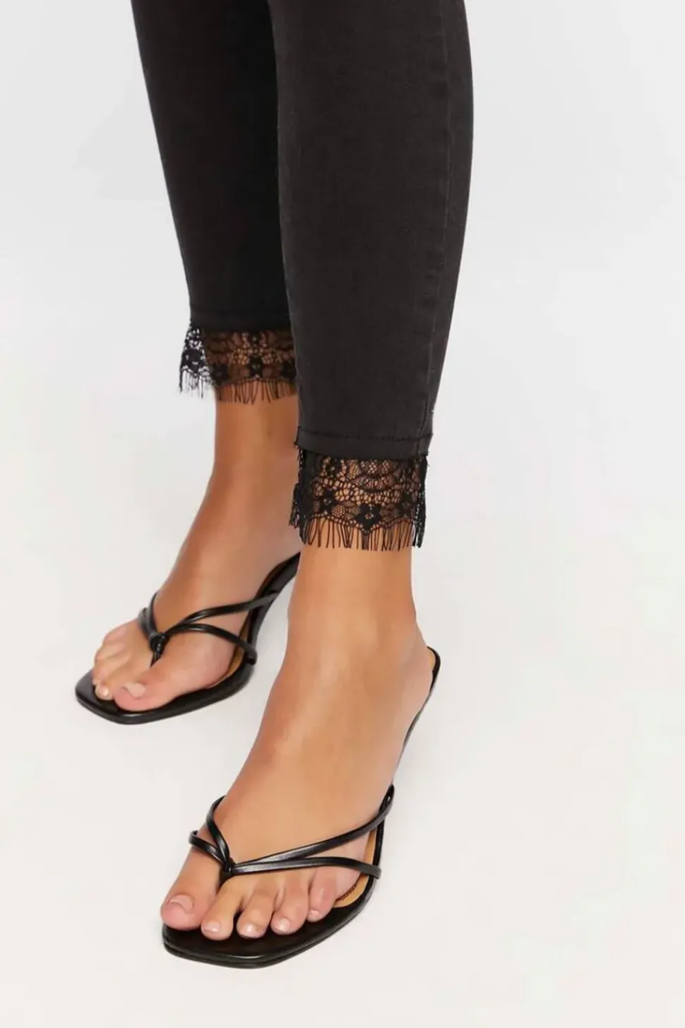 Lace-Trim Mid-Rise Skinny Jeans
