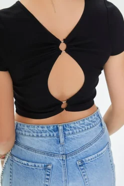 Long Live The Brave Graphic Cropped Tee
