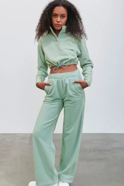 Pantone Fleece Cropped Pullover