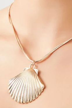 Seashell Pendant Necklace